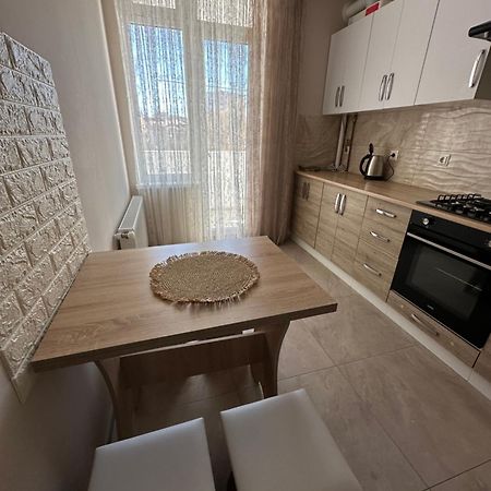 Апартаменти На Злуках Ternopil Ngoại thất bức ảnh