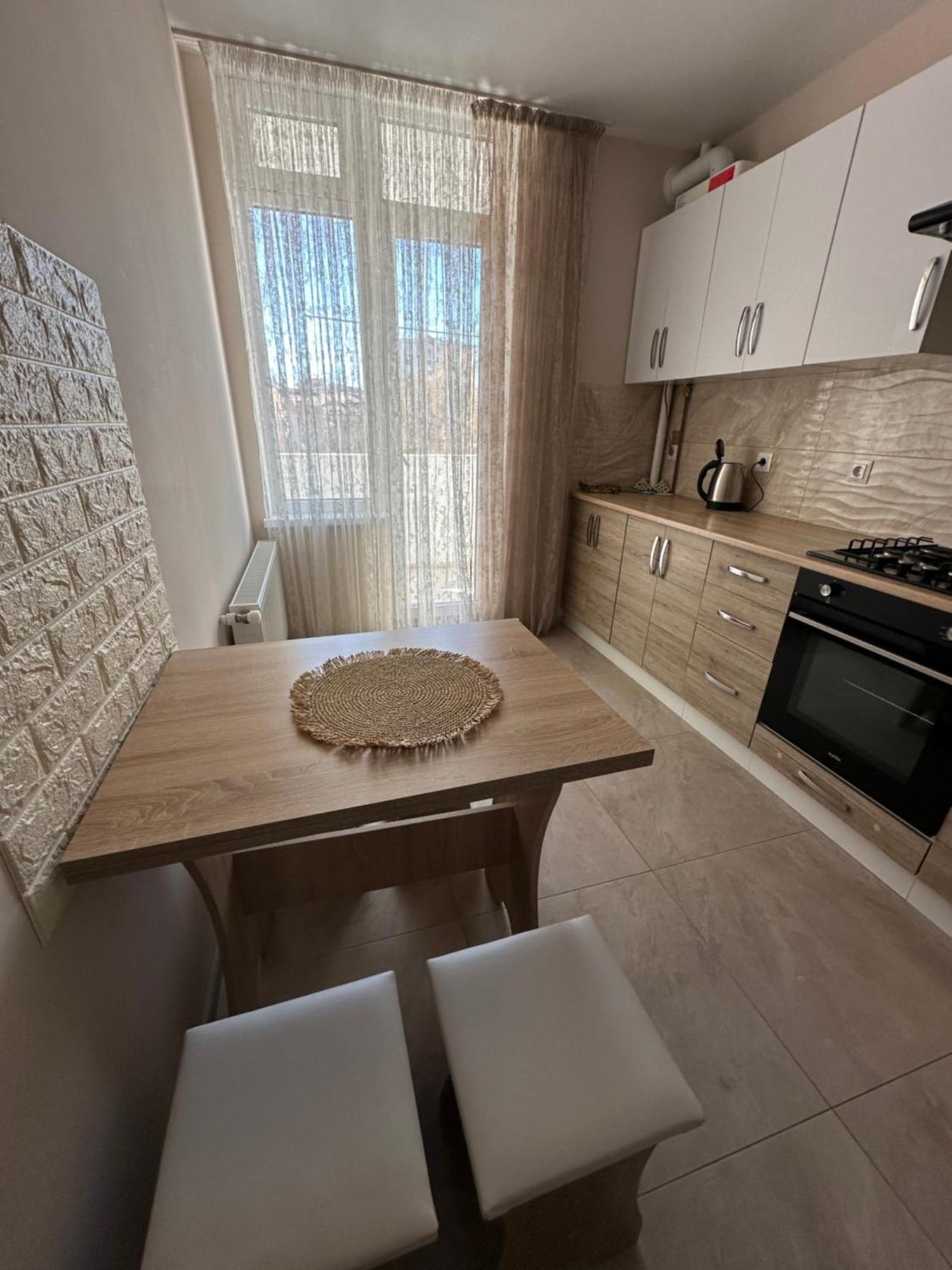 Апартаменти На Злуках Ternopil Ngoại thất bức ảnh